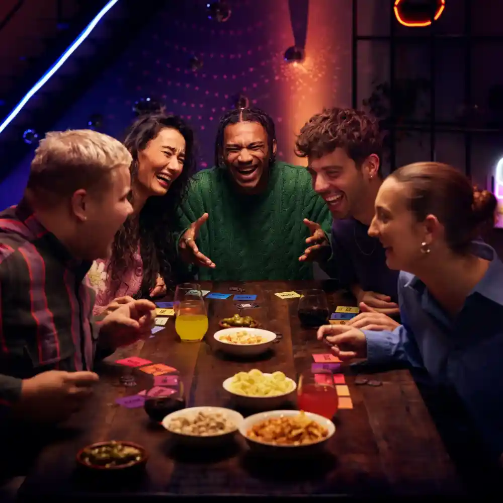 Hitster kerstpakket met vaste inhoud spel, snacks, luxe kerstdoos en feestkaart